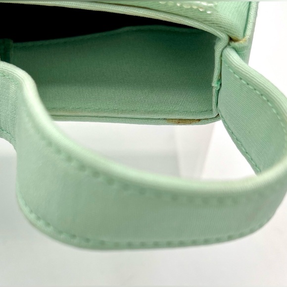 An elegant Escada, hand-sewn, embroidered handbag, using high quality 100% silk. - Picture 4 of 13